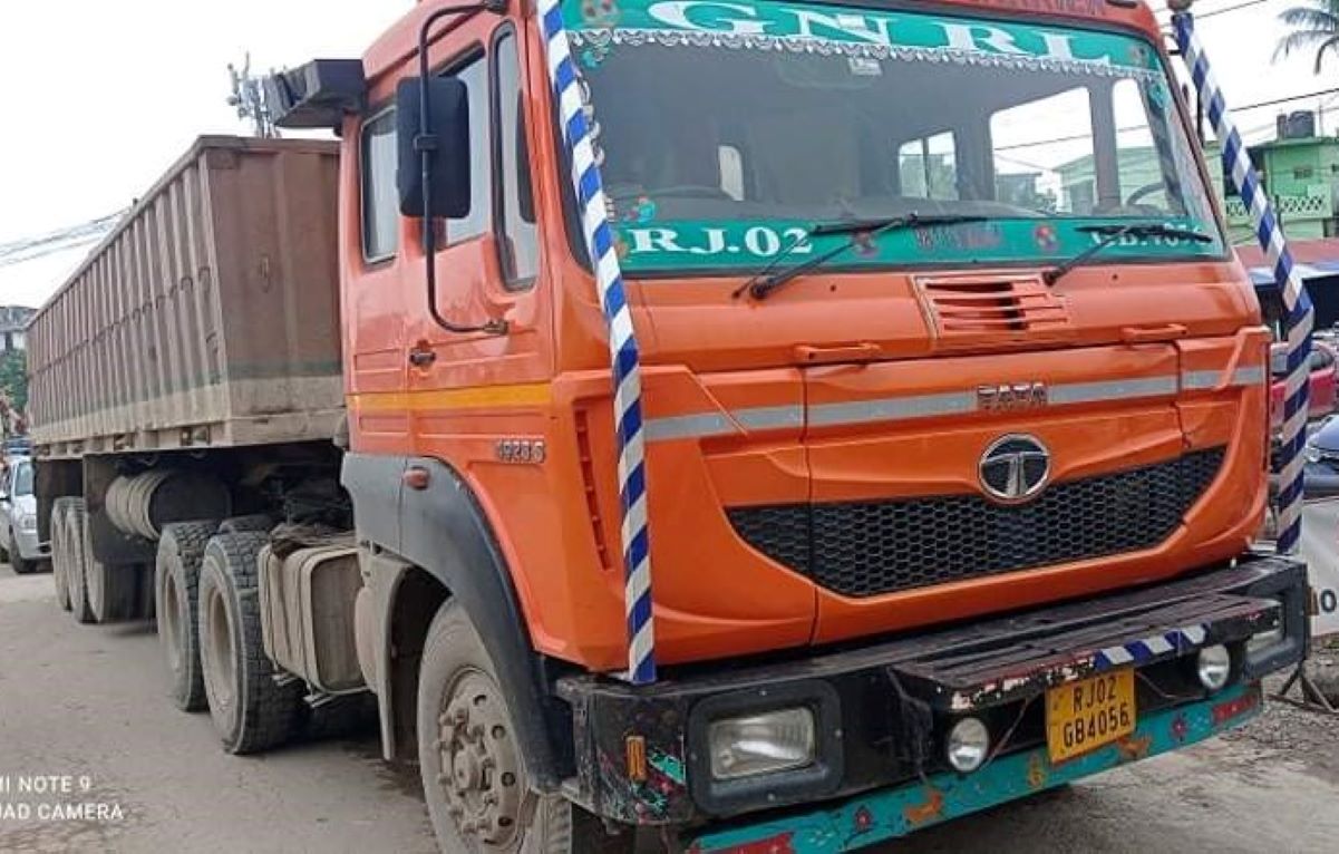 रुपन्देहीमा अबैध डिजल ओसार पसार गर्ने भारतीय मालबाहक सवारी नियन्त्रणमा